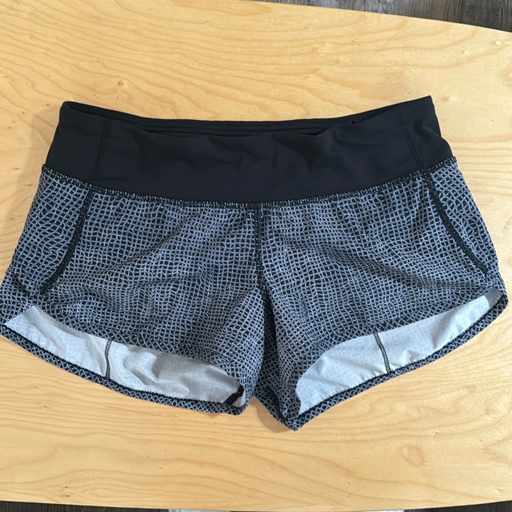 Lululemon women's shorts - black and white pattern size 4